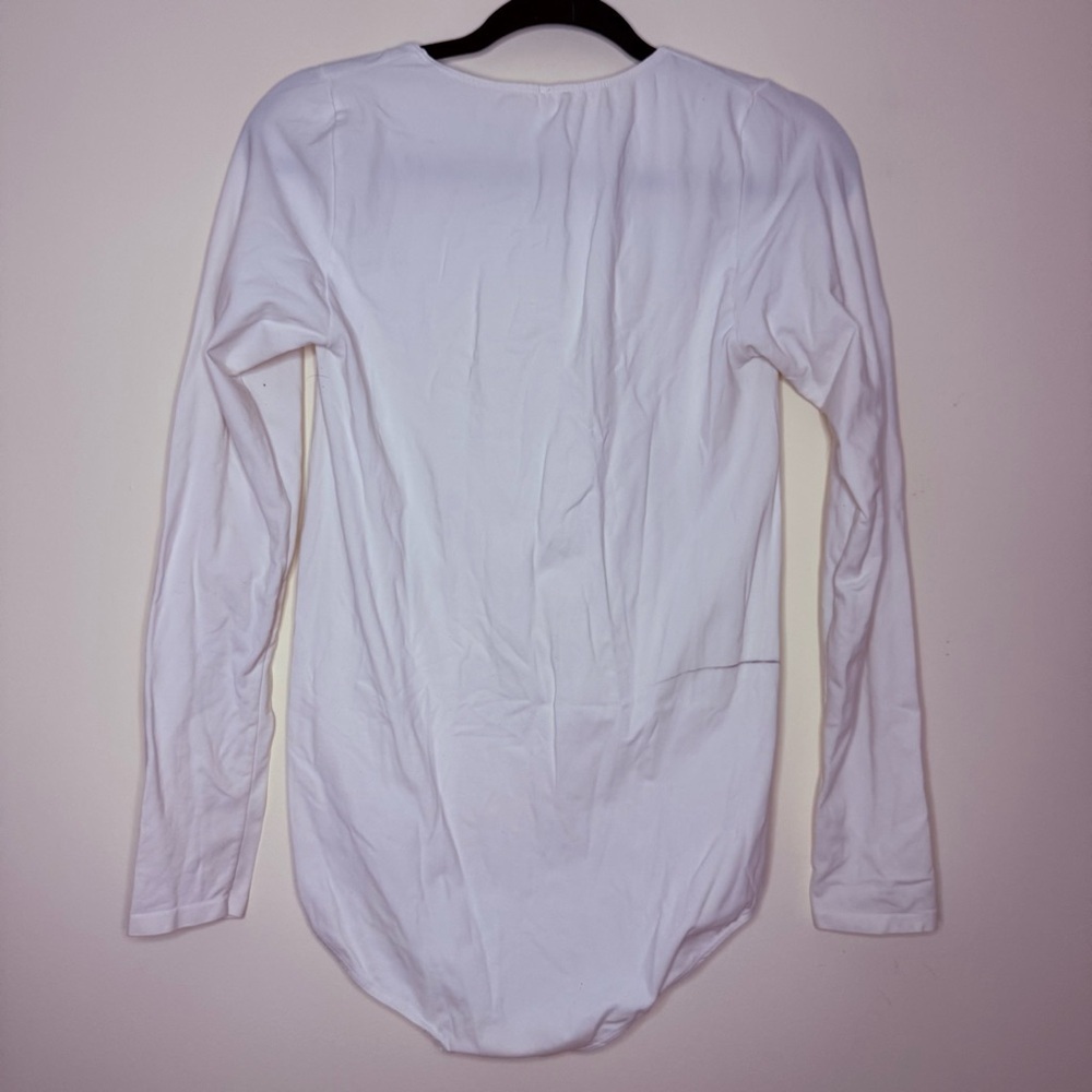 Aritzia Babaton Basic White Neutral Longsleeve St… - image 4